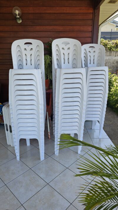 Chaise blanche simple